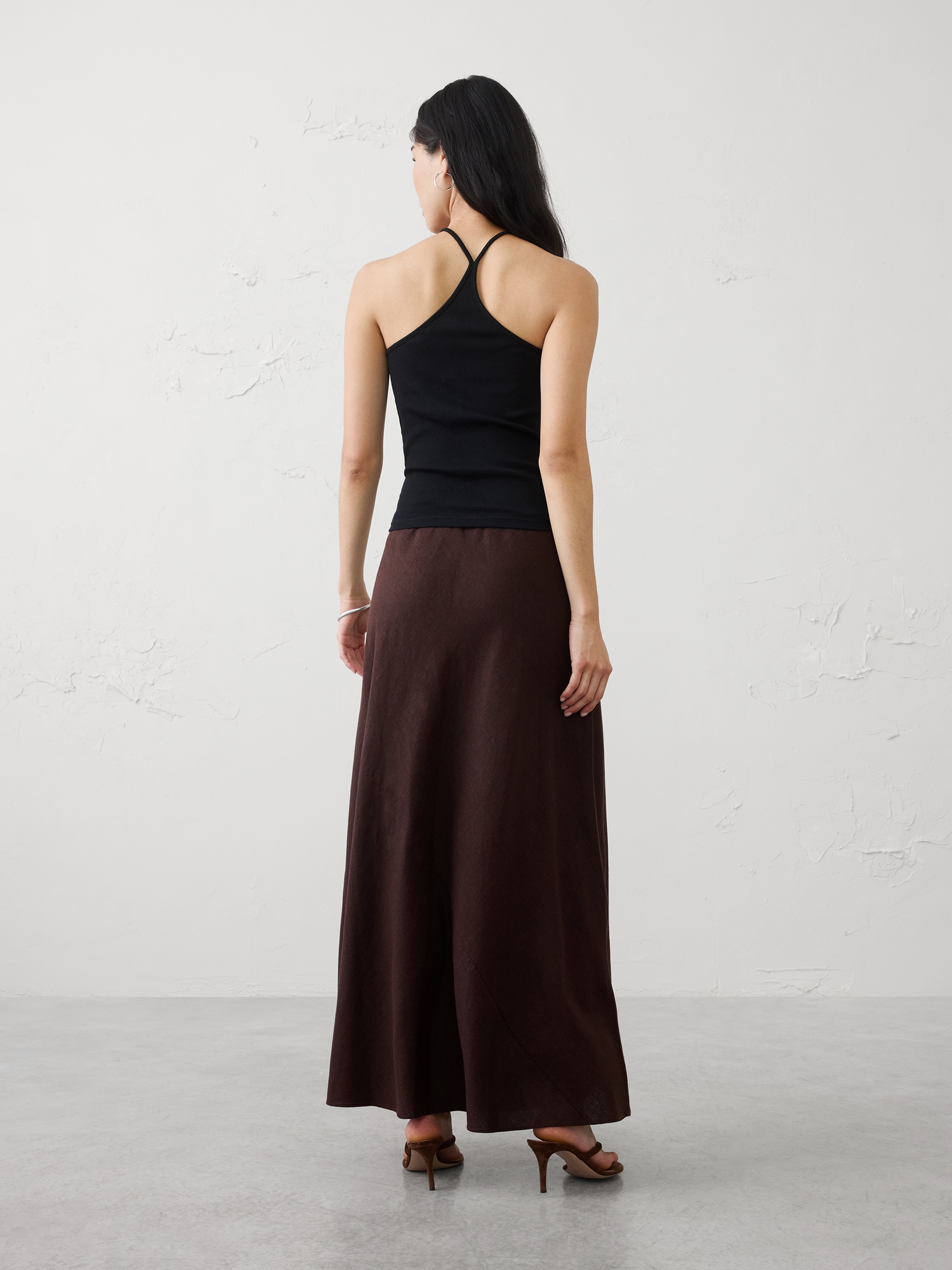 L'image numéro 2 présente Jupe longue à coupe en biais à taille extensible en mélange de lin