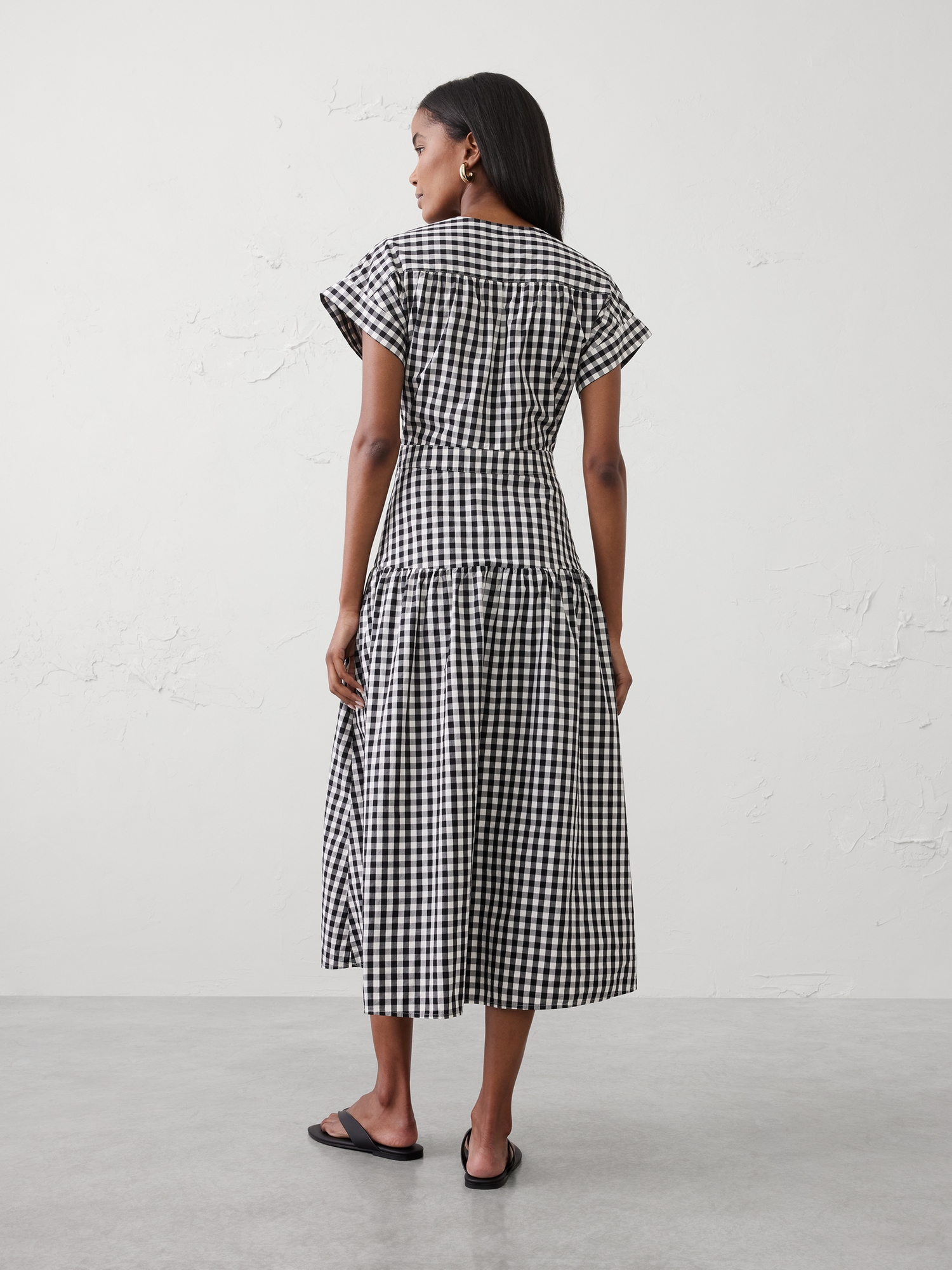 L'image numéro 2 présente Robe mi-longue en popeline à surplis