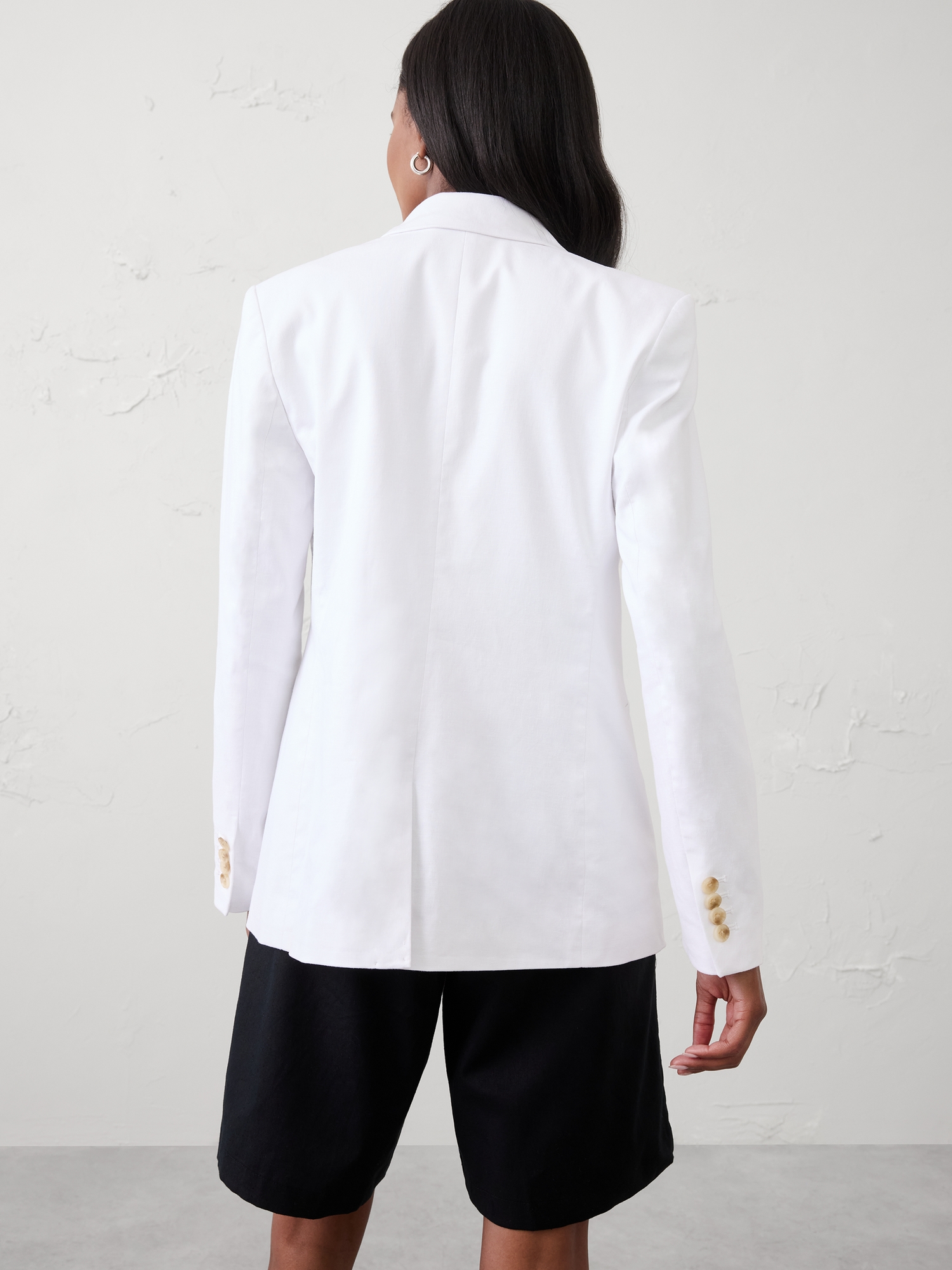 L'image numéro 2 présente Blazer double boutonnage en mélange de lin