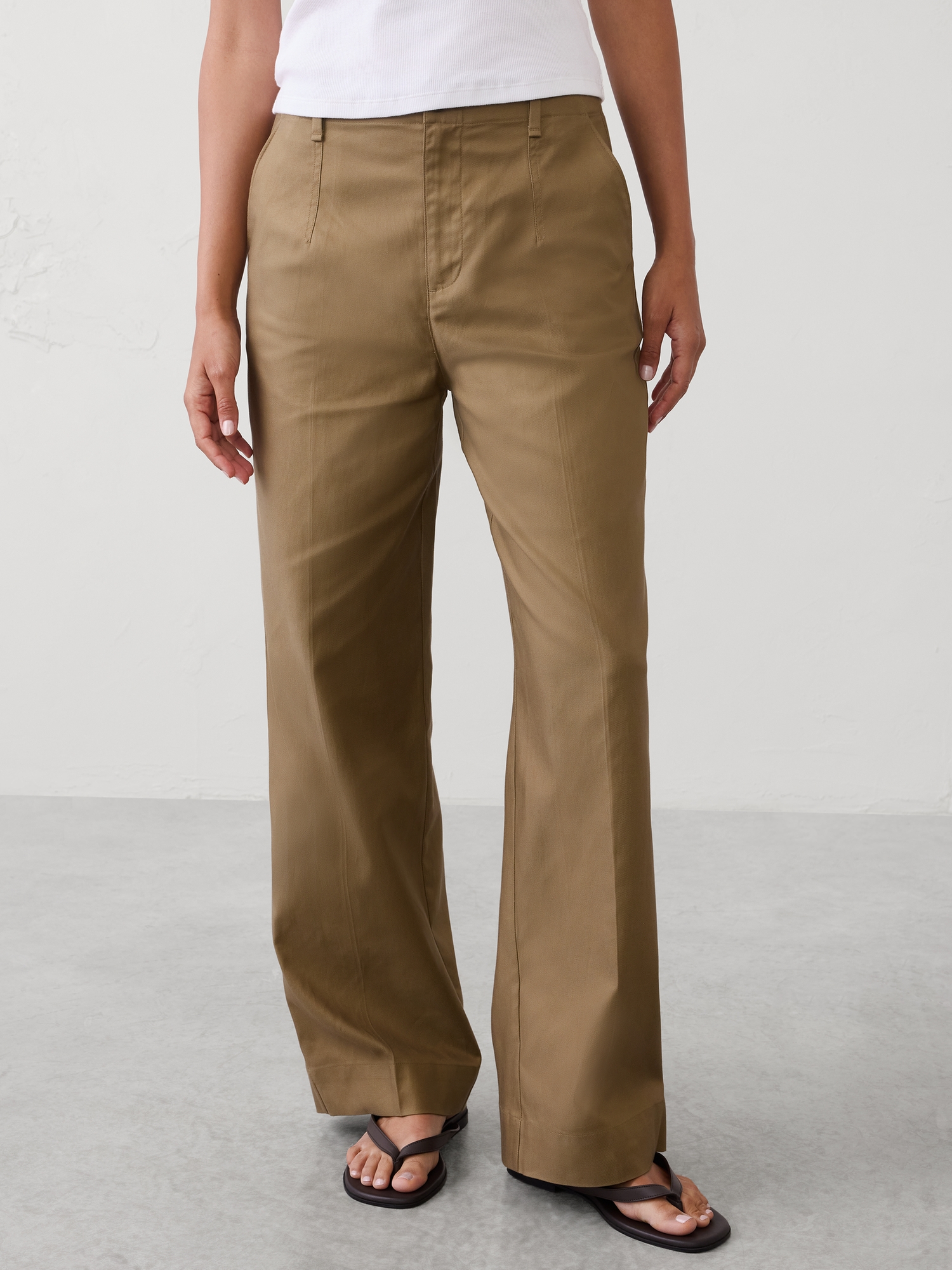 L'image numéro 2 présente Pantalon droit à taille haute en sergé
