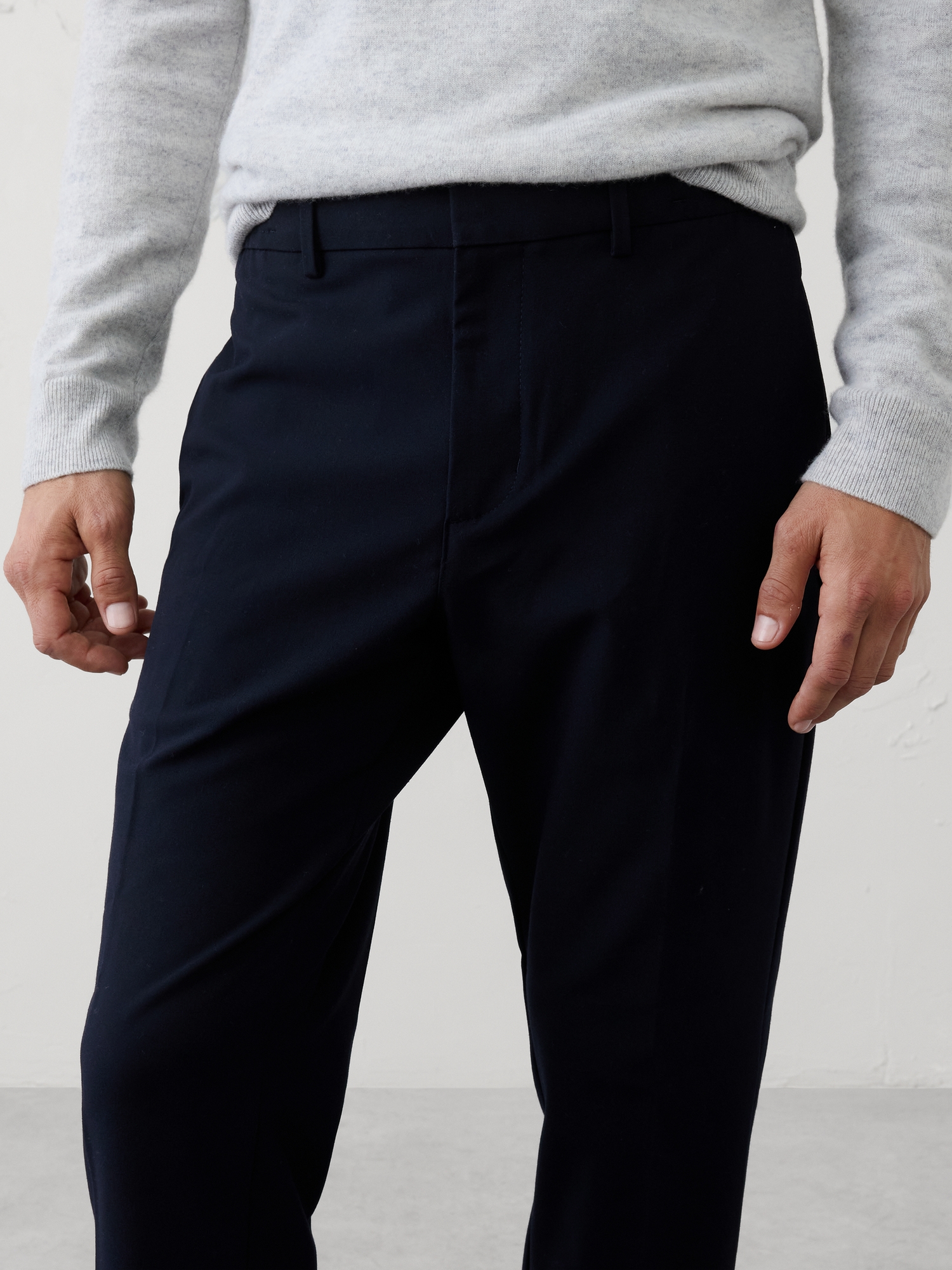 L'image numéro 5 présente Pantalon fuselé coupe athlétique