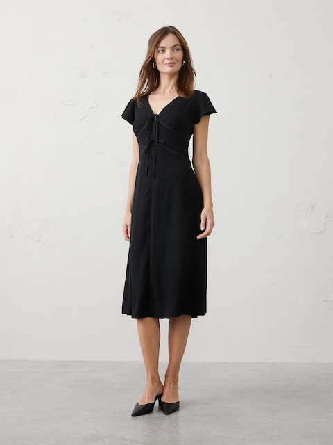 ROBE MI-LONGUE À BORDURE EN SATIN